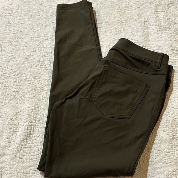 Lululemon Men’s Pant.  Nearly New. Size 30 - Picture 6 of 10